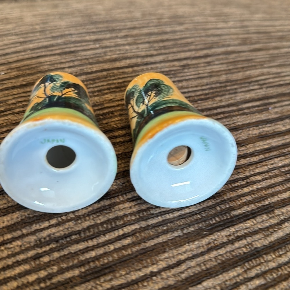 Handpainted Japanese Salt And Pepper Shaker Set - Picture 3 of 6